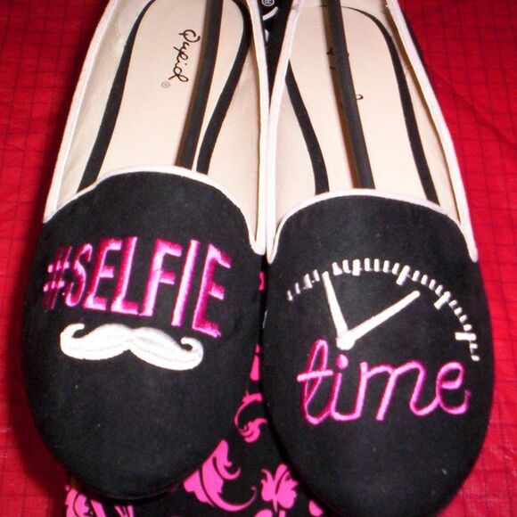 Qupid Hashtag Selfie Time Black/Pink Special Novelty Flat Loafer Shoes Lady's 9 - Picture 1 of 5